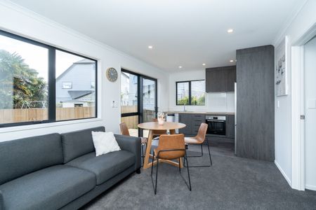 Modern 1-Bedroom Studio Room for Rent in Hamilton East – $270/Week Located in the desirable Hamilton East area (postcode 3216), this well-maintained 1-bedroom, 1-bathroom studio room (one of four in the unit) offers comfortable and convenient living. - Photo 5