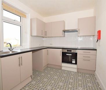 3 bedroom flat to rent - Photo 5