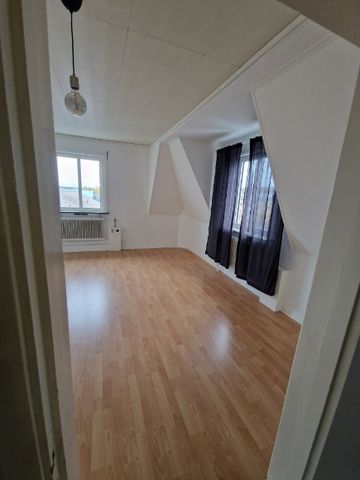 Ljus och rymlig fyrarumslägenhet i centrala Säffle! Nära till buss, tåg och affärer. - Foto 3