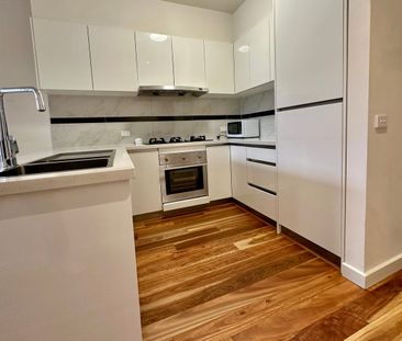 Sparkling Townhouse in the Heart of Box Hill - Photo 4