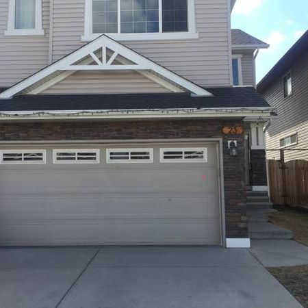 Almost 2000 sqft 2 Storey Home w/ Sunny West Backyard in Panorma Hills - Photo 3