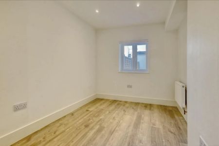 2 Bedroom Flat/Apartment - Photo 4