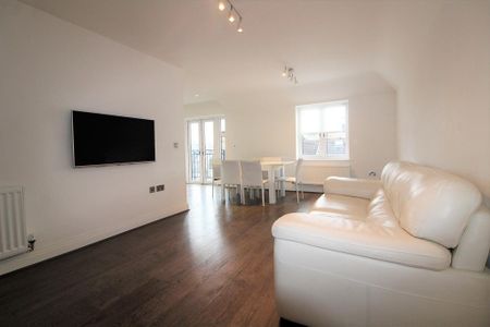 3 bedroom flat to rent - Photo 4