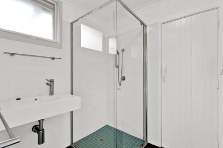 8 Cromer Road, Beaumaris VIC 3193 - House For Rent | Domain - Photo 4