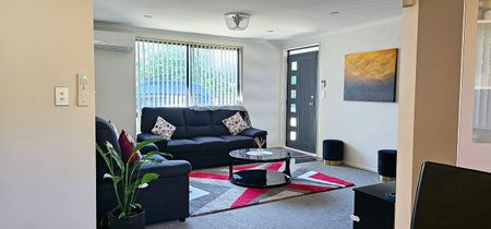 Charming 4BR Royal Heights home w/ big fenced deck - Photo 2