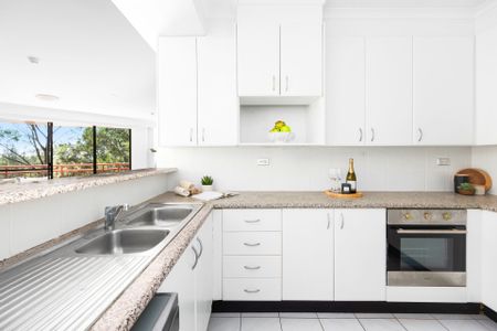 Peaceful, North-Facing Apartment Offering Space, Light and Convenience - Photo 5