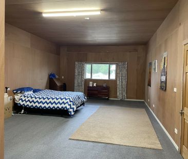 SPACIOUS ONE BEDROOM UNIT - Single person occupancy preferred - Photo 2