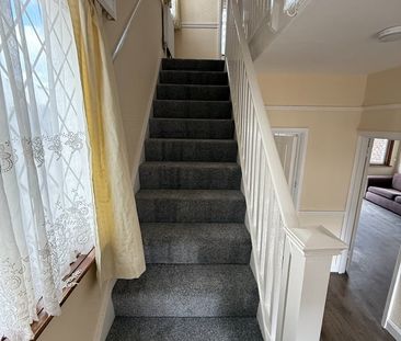4 Bed Semi-Detached House, St. Johns Road, IG2 - Photo 2