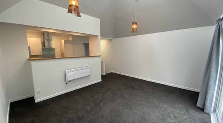 STYLISH TOWNHOUSE IN FANTASTIC LOCATION: - Photo 5