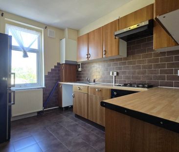 Price £1,700 pcm - Available Now - Part Furnished - Photo 6