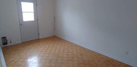 Pointe St-Charles- Nice 5 1/2 Available - Photo 2