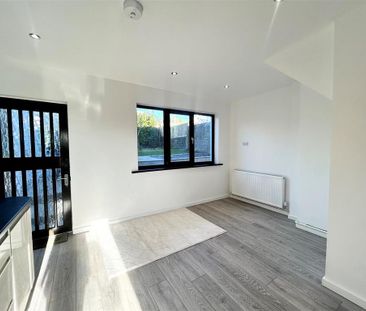 3 bedroom end of terrace house to rent - Photo 4