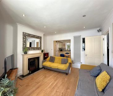 4 bedroom end of terrace house to rent - Photo 4