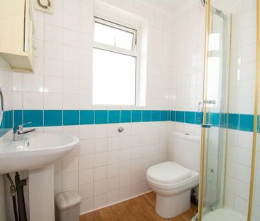 4 bedroom semi-detached house to rent - Photo 3