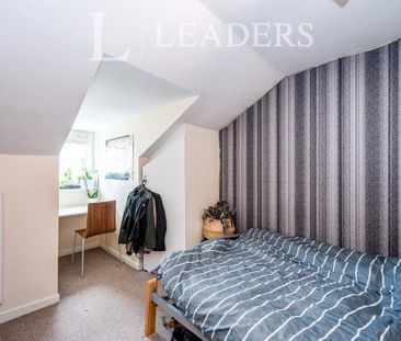 4 bedroom flat to rent - Photo 4