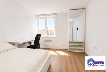 3 Bedroom Flat To Rent - Photo 2