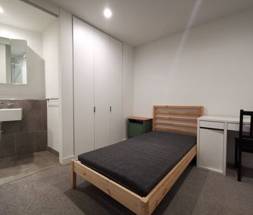 Furnished Modern city 2 bed 2 bath apartment - Photo 1