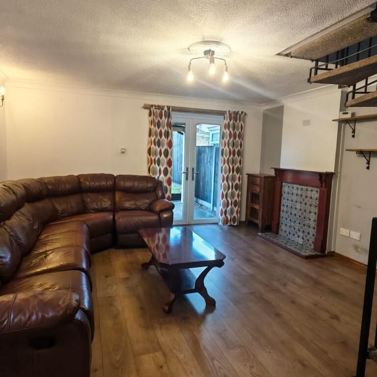 3 bedroom semi-detached house to rent - Photo 1
