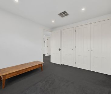 Contemporary Comfort in the Heart of Hughesdale - Photo 2