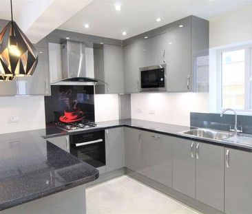 Pooley Green Road, Egham, TW20 - Photo 5