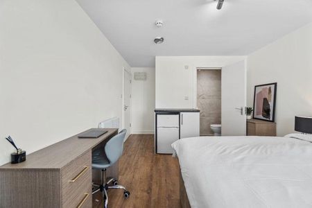 1 bedroom in a house share to rent - Photo 2