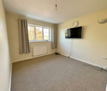 Semi-detached house to rent on - Photo 5