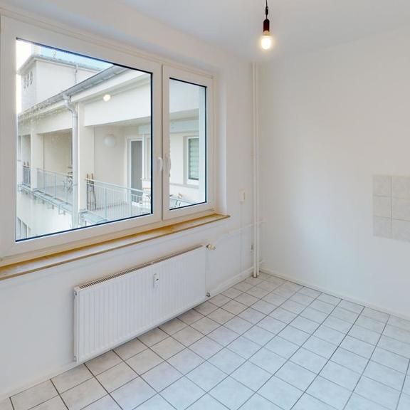 Hier liegt Dir die Stadt zu Füßen - Singlewohnung mit Balkon - Foto 1