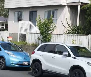 Charming 3BR Home with Garden & Deck! - Photo 5