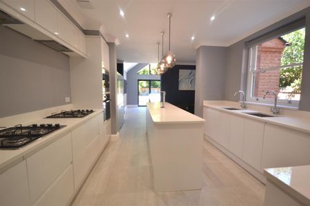 1 bedroom Flat To Let - Photo 5