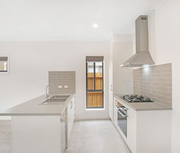 14 Annabel Street, Deanside VIC 3336 - House For Rent | Domain - Photo 3