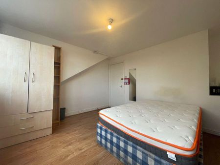 1 bedroom in a house share to rent - Photo 4