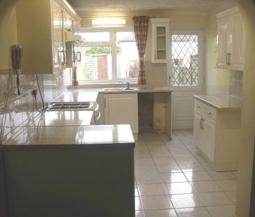 3 bedroom terraced house to rent - Photo 6