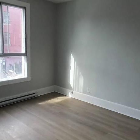 METRO BEAUBIEN 5 1/2 (3 CHAMBRES FERMÉES )LIBRE - Photo 1