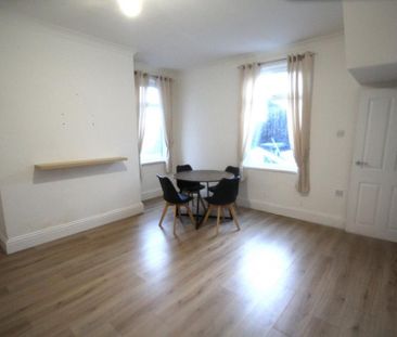 3 bedroom end of terrace house to rent - Photo 1
