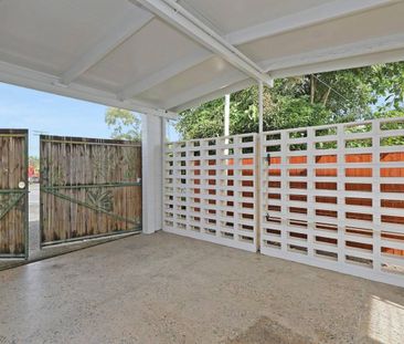 Fully Renovated - Vaulted Ceilings - 60m From Beach - Fenced Yard -... - Photo 6