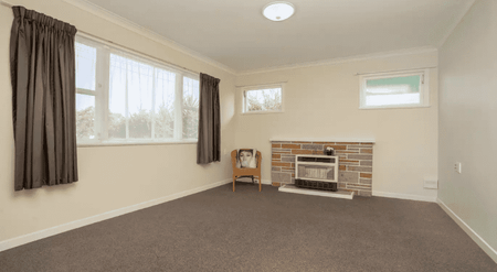 Three Bedroom Family Home - Photo 2