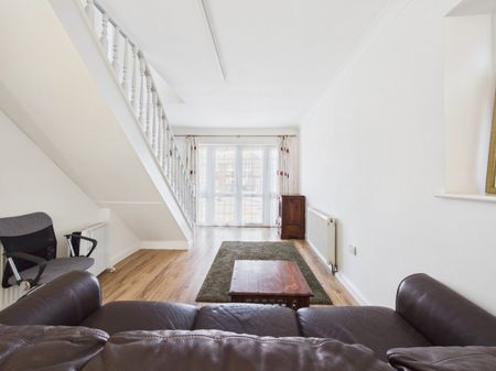 Pitts Road, Slough, Berkshire,SL1 - Photo 2