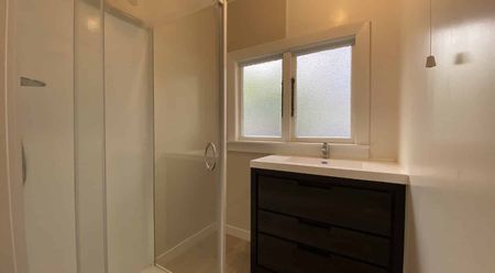 Fully fenced x2 dog friendly property - Photo 3