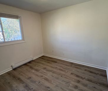 For Lease - 196 OWEN Street, Barrie, Ontario - Photo 3