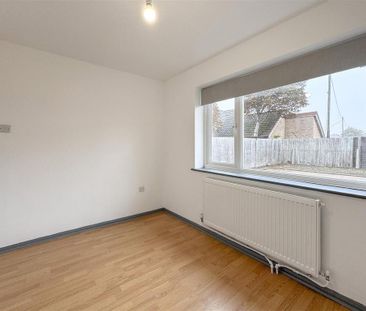 2 bedroom semi-detached bungalow to rent - Photo 4