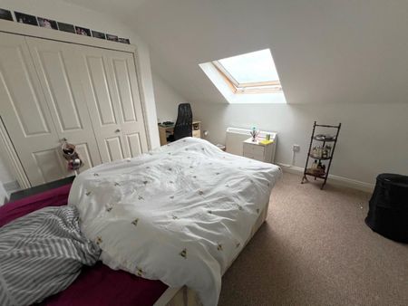 2 bedroom Flat To Let - Photo 5
