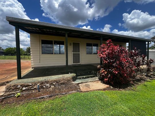 Quaint Cottage - Photo 1