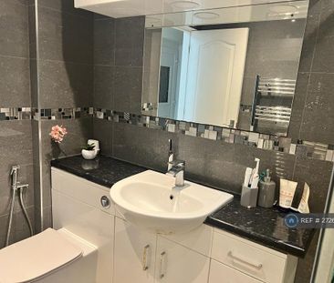 4 bedroom semi-detached house to rent - Photo 2