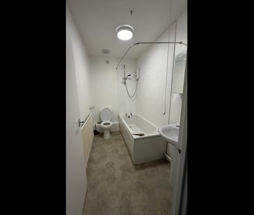 3 Bed Terraced House, Wetherlam Close, NG2 - Photo 6