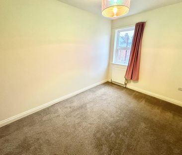 3 bedroom end of terrace house to rent - Photo 2