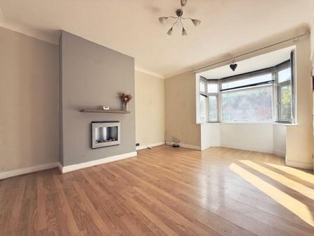 3 bedroom end of terrace house to rent - Photo 2