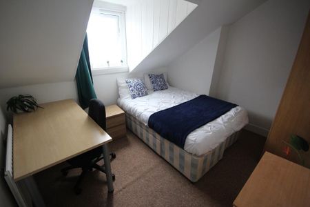 5 bedroom terraced house to rent - Photo 2