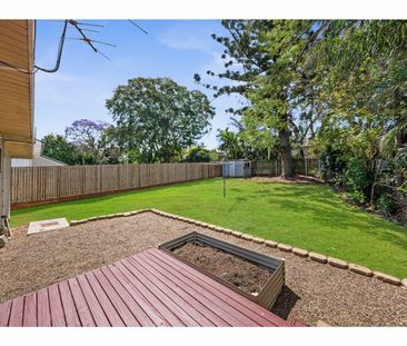 Charmingly Renovated High-side Corinda Home - Photo 6