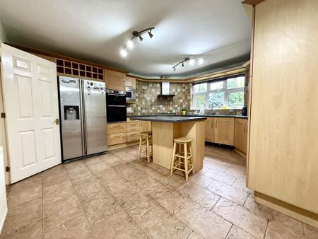 4 bedroom detached house to rent - Photo 2