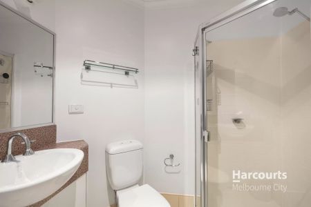 Modern One-Bedroom Apartment - Photo 4